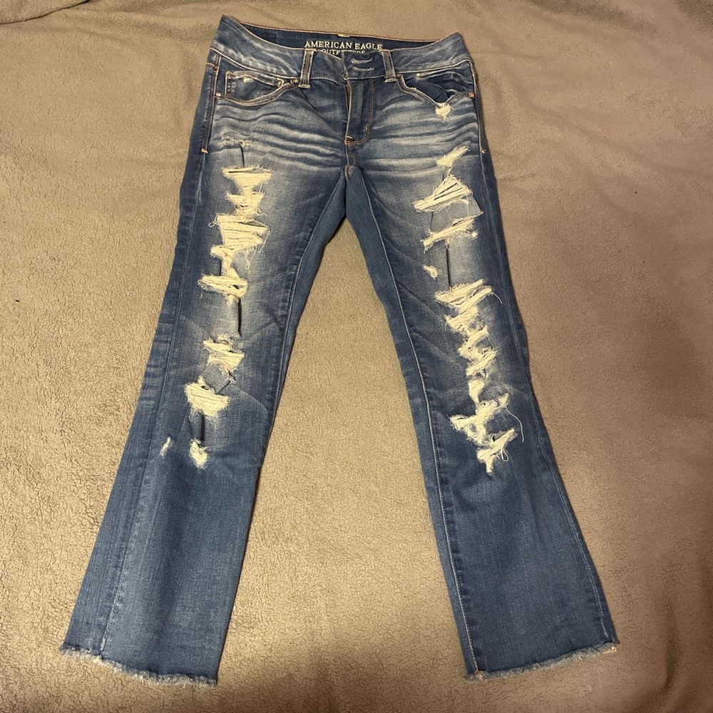 very ripped american eagle jeans